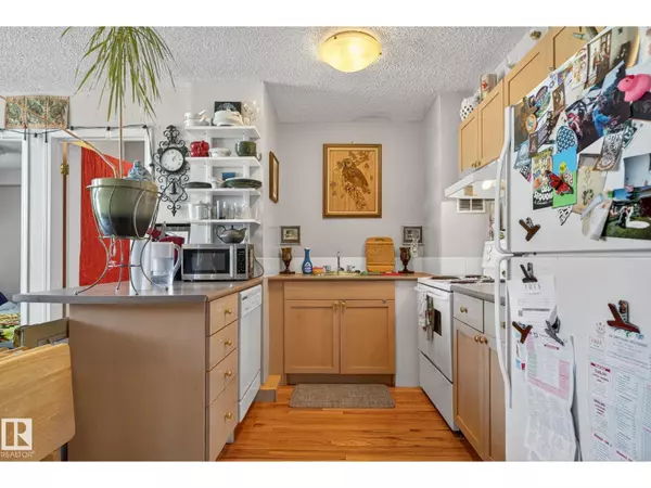 Edmonton, AB T5K1B7,#410 9730 106 ST NW