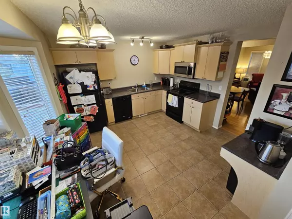 Sherwood Park, AB T8H0G3,2333 ASPEN TR