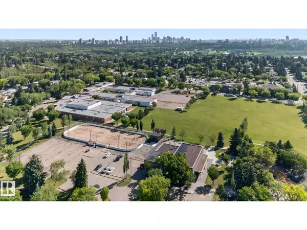 Edmonton, AB T5R1A4,9239 148 ST NW