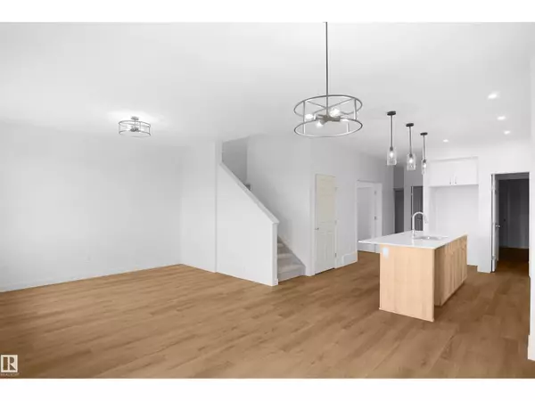 Edmonton, AB T6T2R6,1332 11 AV NW