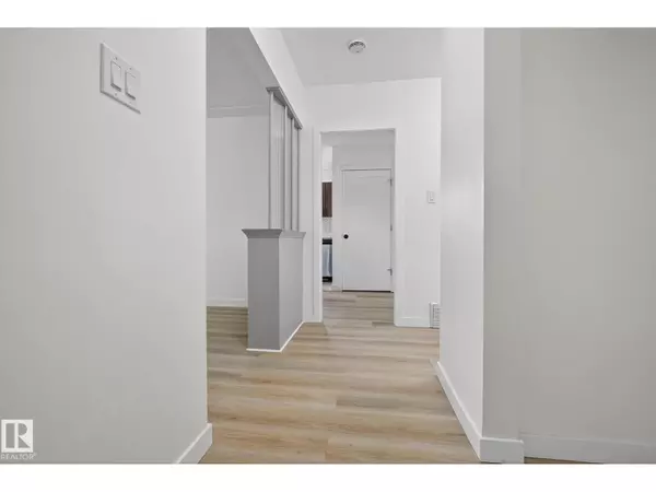 Edmonton, AB T6H1V2,10403 65 AV NW