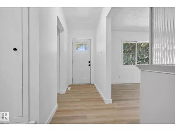 Edmonton, AB T6H1V2,10403 65 AV NW