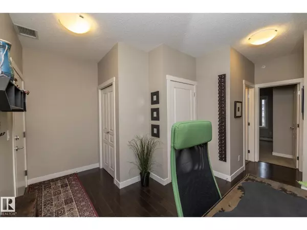 Edmonton, AB T6T0T2,#402 2207 44 AV NW