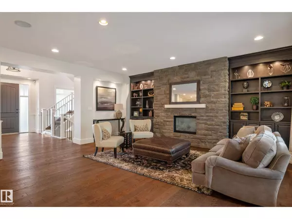 Edmonton, AB T6R0R2,5212 MULLEN CREST CT NW