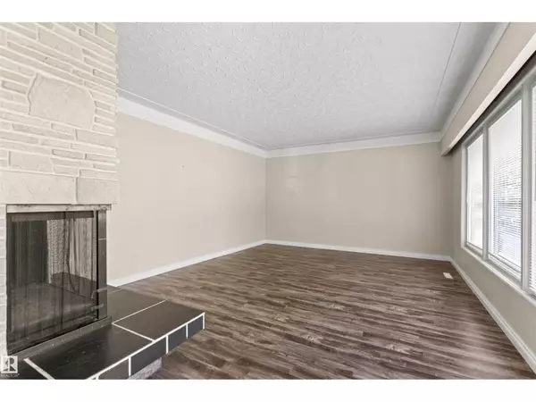 Edmonton, AB T6G0J4,11819 75 AV NW