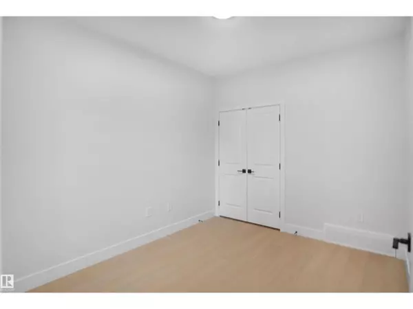 Edmonton, AB T6X3J2,6224 29 AVE SW SW