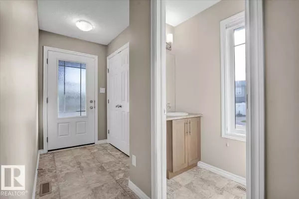 Edmonton, AB T6X2E2,3704 WEIDLE CR SW