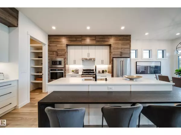 Edmonton, AB T6W5A2,4832 KNIGHT CR SW