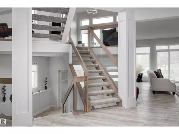 Edmonton, AB T6E5C1,1562 HOWES PL SW