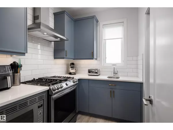 Edmonton, AB T6E5C1,1562 HOWES PL SW