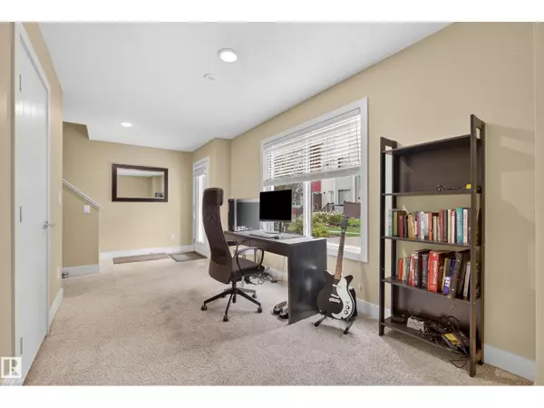 Edmonton, AB T6X1Y8,#32 804 WELSH DR SW