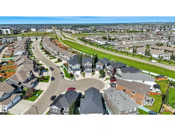 Edmonton, AB T6W3C3,16640 14 AV SW