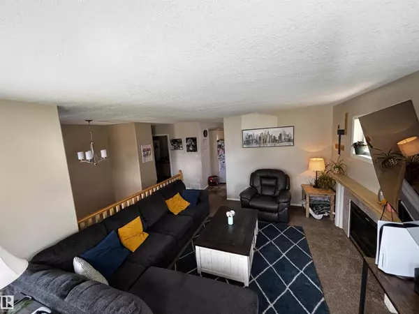 Hinton, AB T7V2T7,152 Mackay CR