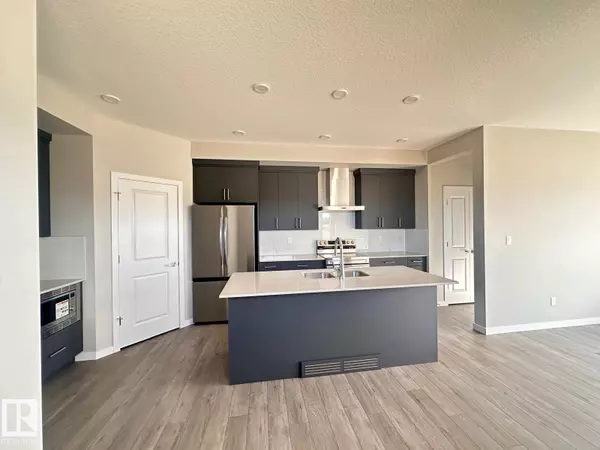 Edmonton, AB T6M3G4,8668 EDGEMONT LI NW NW