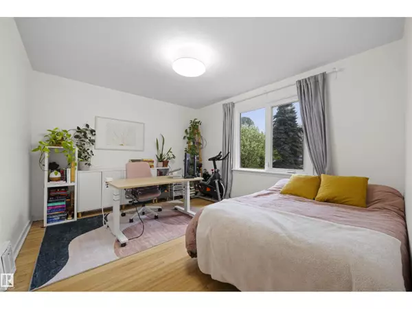 Edmonton, AB T5H3N6,10966 117 ST NW
