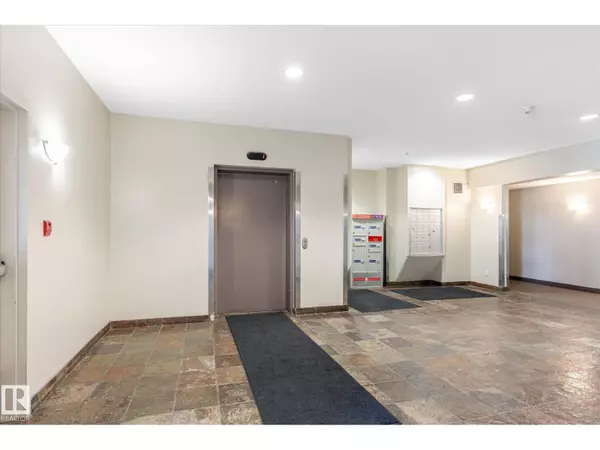 Edmonton, AB T5Y2Y2,#224 4304 139 AV NW