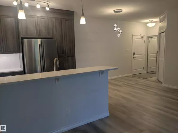 Edmonton, AB T6R0H1,#118 2503 HANNA CR NW