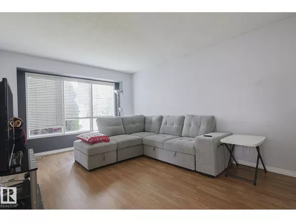 Edmonton, AB T6J5T1,10439 16 AV NW