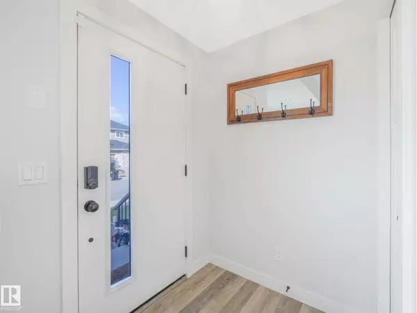 Edmonton, AB T6W2Y4,6693 CARDINAL RD SW