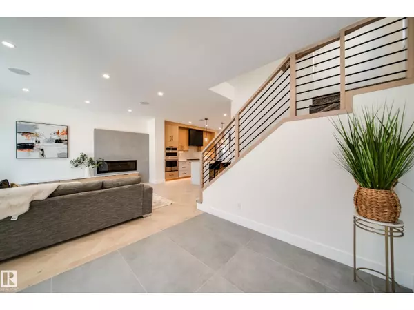 Edmonton, AB T6G1V6,7146 119 ST NW