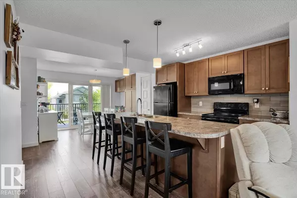 Edmonton, AB T6T0Y1,1628 33A ST NW