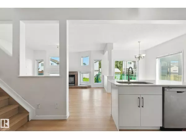 Edmonton, AB T6X1N3,7836 7 AV SW