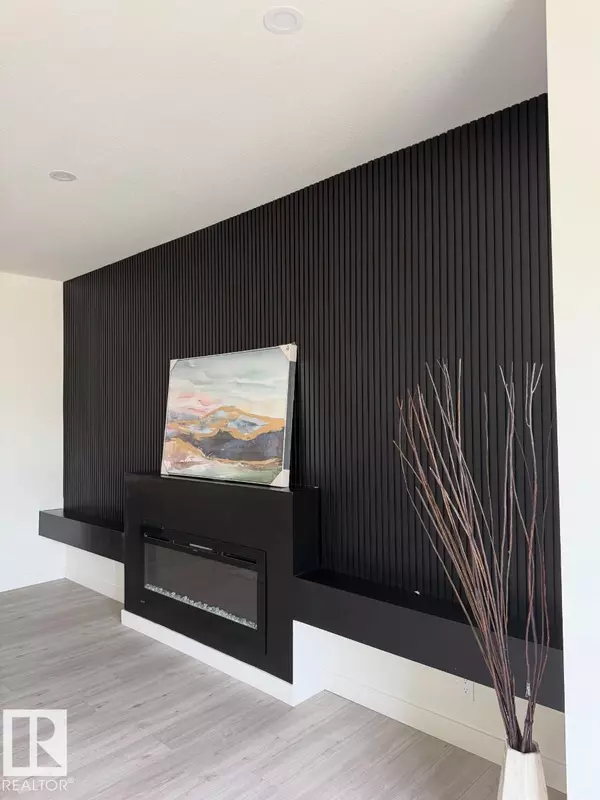 Edmonton, AB T5P2X3,9826 158 ST NW