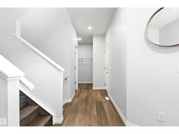 Edmonton, AB T6M1P1,2520 206 Street NW NW