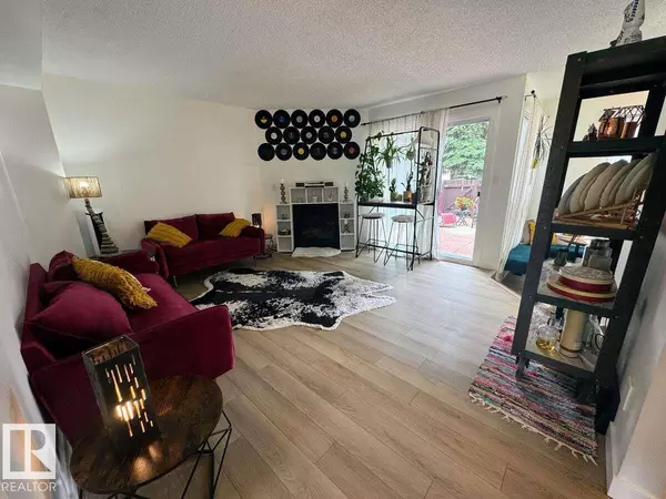 Edmonton, AB T5Y1Y3,2419 142 AV NW