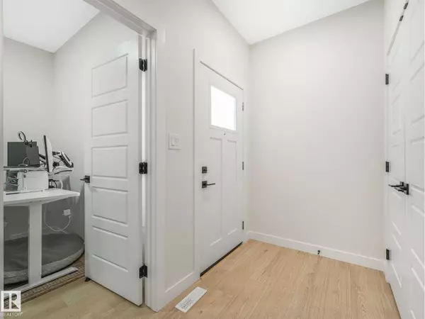 Edmonton, AB T6M1N7,3063 200 ST NW