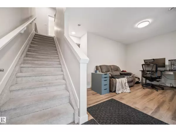 Edmonton, AB T6W3C8,#32 1051 GRAYDON HILL BV SW