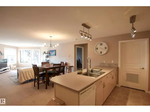 Edmonton, AB T5A5J5,#232 530 HOOKE RD NW