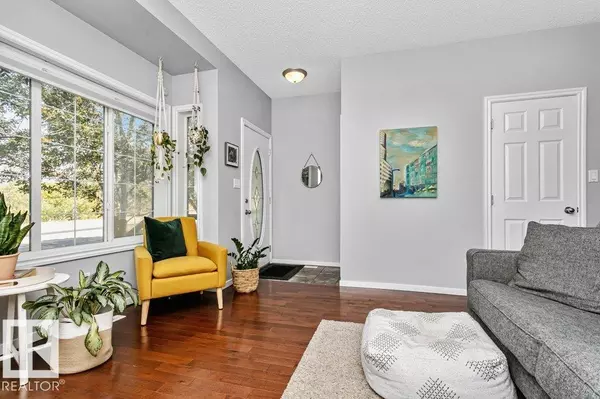 Edmonton, AB T6C4S5,9109 98 AV NW