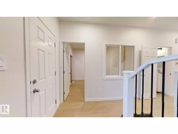 Edmonton, AB T6T2R8,2043 13 AV NW