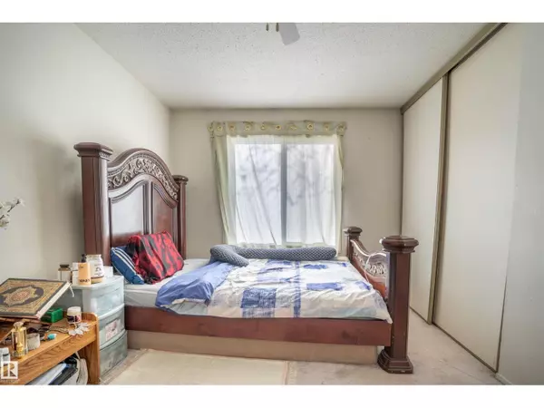 Edmonton, AB T5X4P8,210 WARWICK RD NW