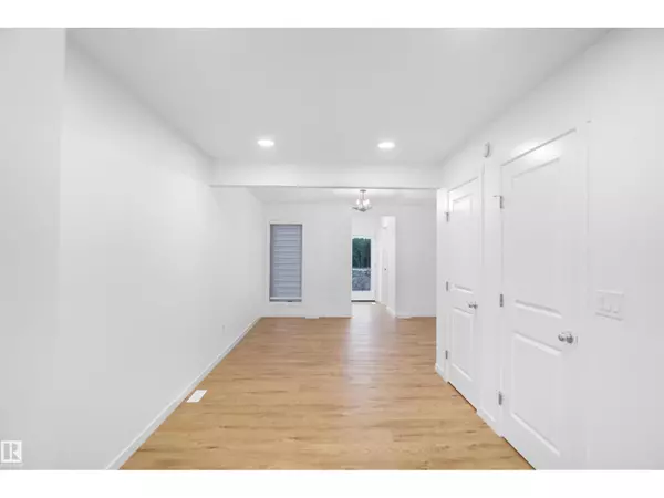 Edmonton, AB T5S0T1,4362 Kinglet DR NW