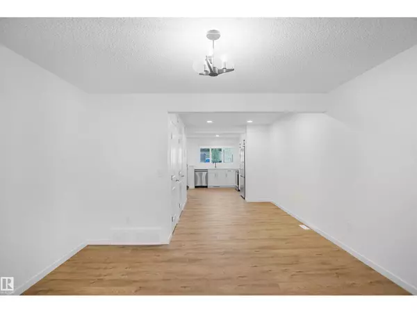 Edmonton, AB T5S0T1,4362 Kinglet DR NW