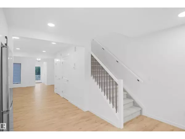 Edmonton, AB T5S0T1,4362 Kinglet DR NW