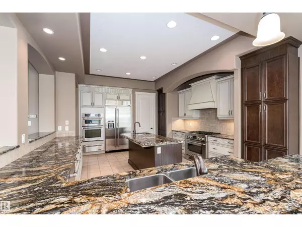 Edmonton, AB T6W0P2,3312 WATSON BA SW