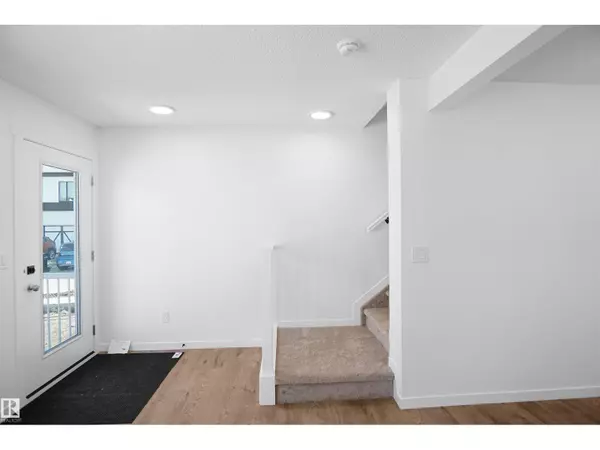 Edmonton, AB T6M3H6,2115 210 ST NW