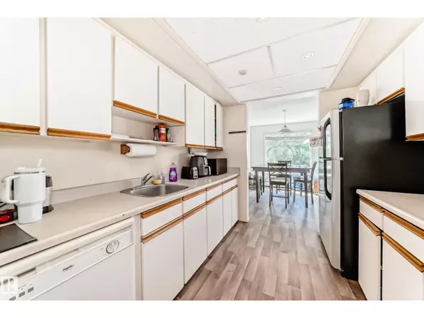 Edmonton, AB T6J4A9,#306 4404 122 ST NW