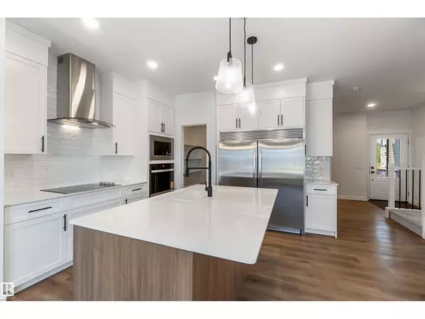Edmonton, AB T6M3G3,8980 Elves LO NW NW