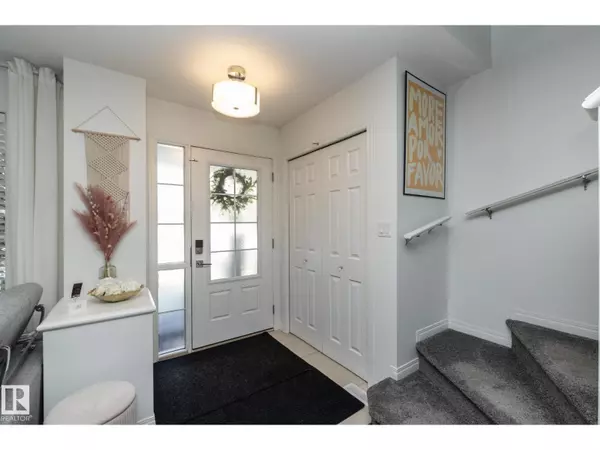 Edmonton, AB T6X0V6,7409 22 AVE SW