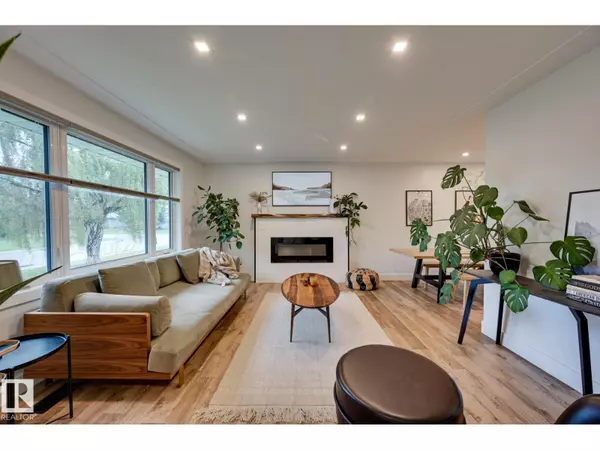 Edmonton, AB T6B0T3,6015 92A AV NW
