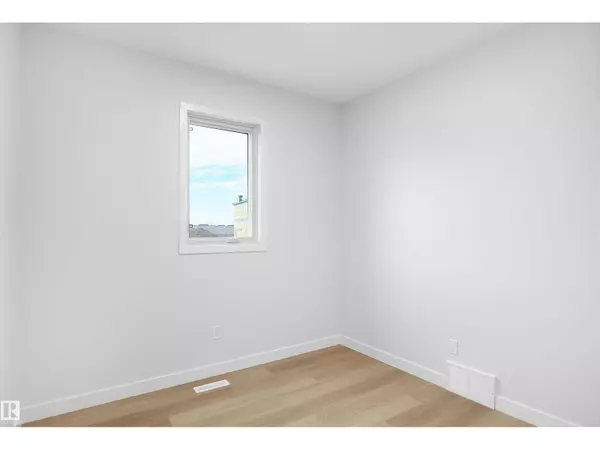 Edmonton, AB T6M1P7,2241 194A ST NW