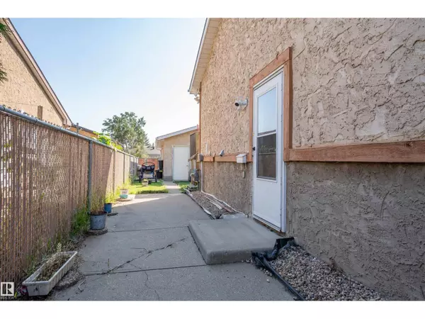 Edmonton, AB T5Y1M1,3011 139 AV NW