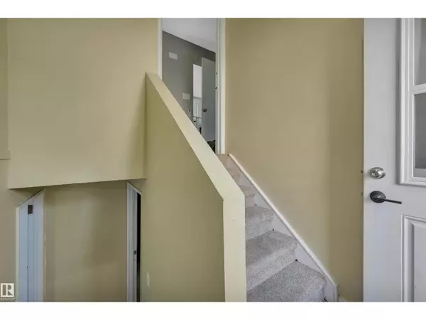 Edmonton, AB T5Y1M1,3011 139 AV NW