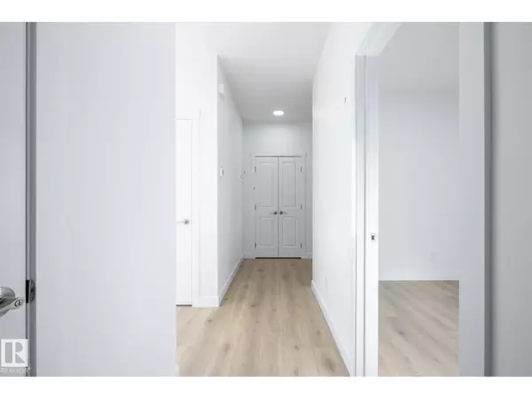 Edmonton, AB T6X3H9,2639 5 AV SW