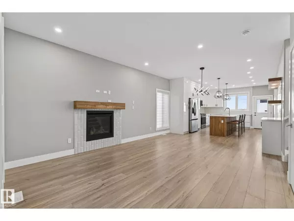 Edmonton, AB T6H0V1,10906 54 AV NW