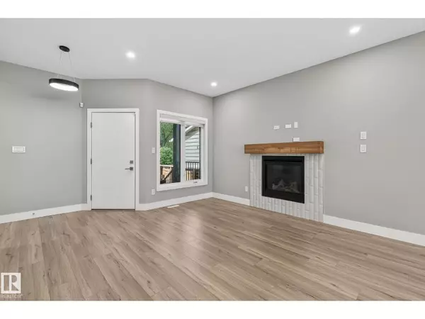 Edmonton, AB T6H0V1,10906 54 AV NW